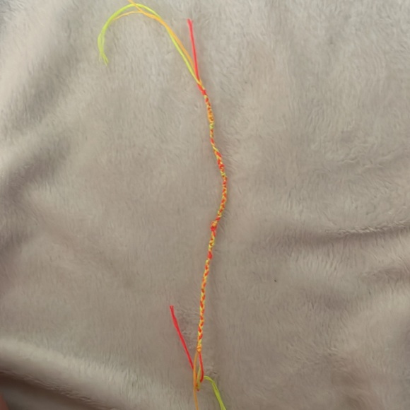 String bracelet - Picture 3 of 4